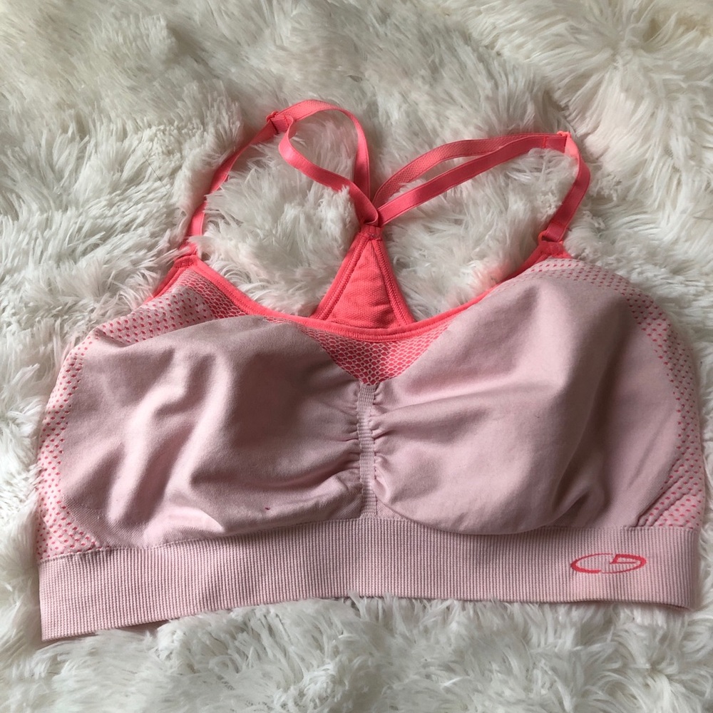 Sports bra stretchy